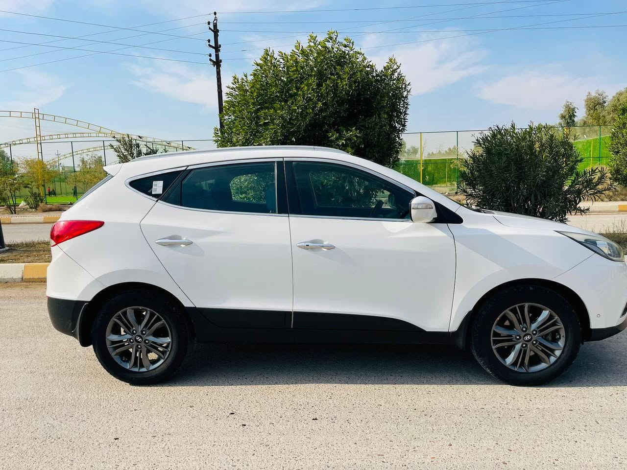 توكسان2014  مكفوله من الصبغ فقط بارد بسيط محرك ١٦٠٠ ابو الطاحونه مبدل جديد
المواصفات
بانورما 
بصمه 
كشنات جلد تدفئه
كامره حساسات امامي خلفي 
ويل كريمي
لد
لايت زنون بلادي 
كشافات 
يدات نيكل 
ماشيه ١٧٠ 
بأسمي تحويل مباشر
السعر ١٧٠ وبيه مجال قليل مكان السياره صلاح الدين بلد 
ناحيه الاسحاقي
 ***********
