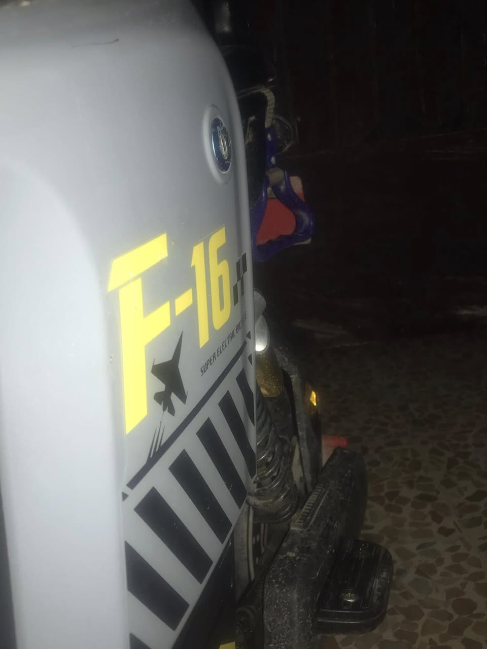 اسلام عليكم اخوان عندي ما طور شحن ما طور حيل نضيف ملف ٢٠٠٠ ماطور نوعيتو F16 ماطور طياره وسعر ٤٧٥ وبي ماجال مكاني موصل حي الميثاق *********** اسياء
