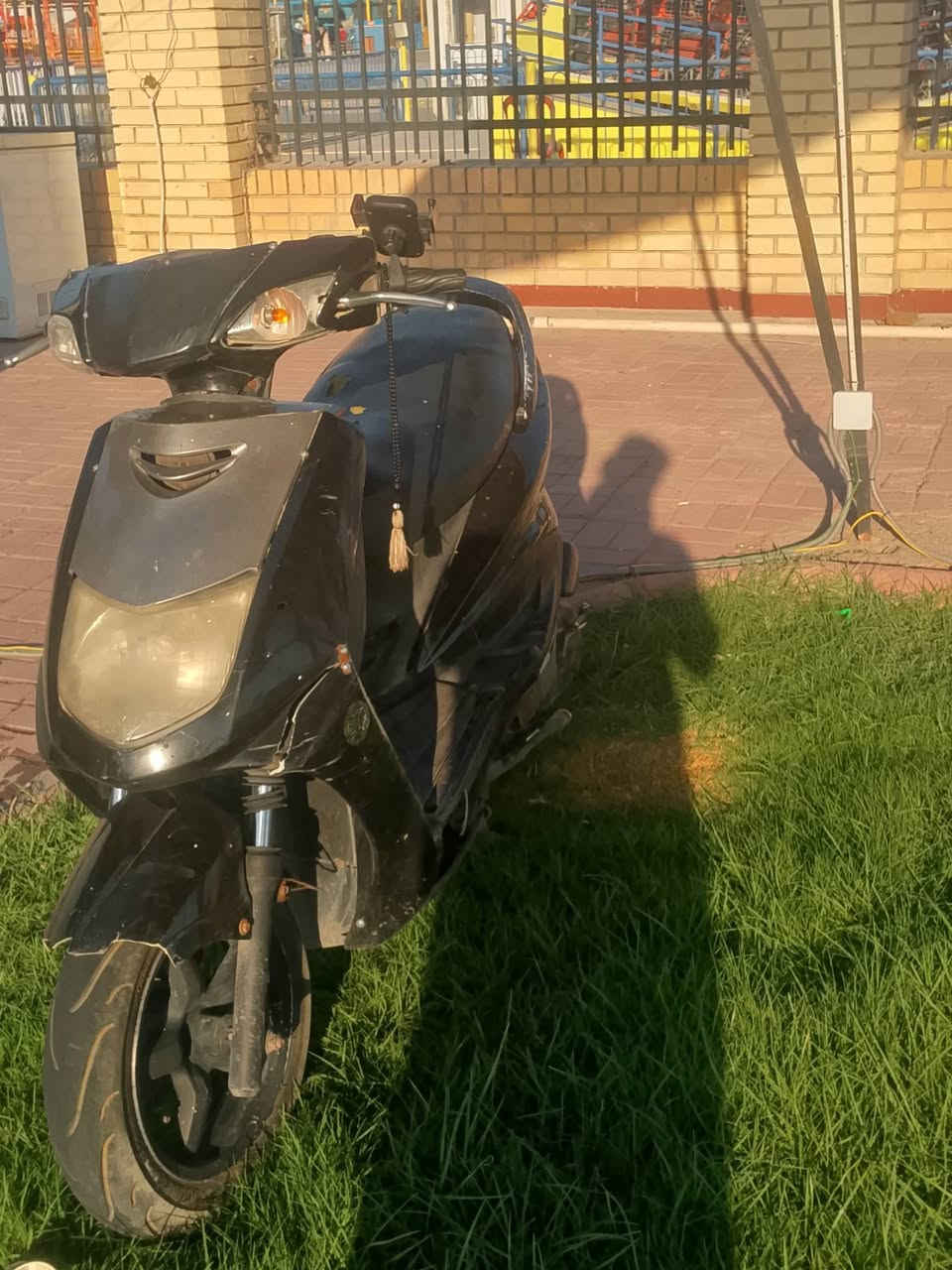 دراجه سكنس نثيه البيع بس يرادله ترتيب المكينه ما مفتوحه وخير من الله ولا يوم واكفه بل شارع سعر 375الف 
رقم ***********
مكان بغداد البياع
