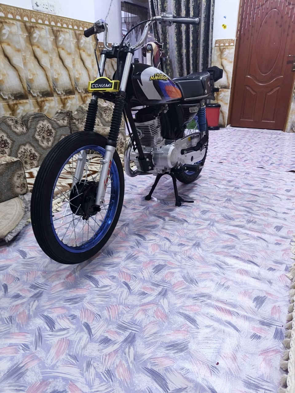 سلام عليكم
دراجه أدوات
تعمير جديد مكينه جديده مبدل بس كاور اصلي
دراجه كلشي بيه جديد 
مكان البصره الكرمه
السعر ٧٠٠ وبيه مجال قليل
***********
