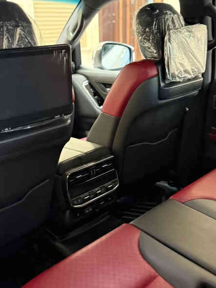 السلام عليكم 
للبيع لاندكروز 2023 vxr  
تون تيربو داخل احمر ثلاثه شاشات 
داتا شو كبير 
فول مواصفات واحد علئ واحد
السياره مكفوله كفاله عامه  
السياره بحاله الوكاله 
ماشيه 26حقيقي 
مغلفه ppf
رقم بغداد بإسمي
تبريد كشنات امامي خلفي 
كشنات كهرباء  
 السعر 825وبيها مجال حك الجيه
العنوان بغداد حي اور 
***********
