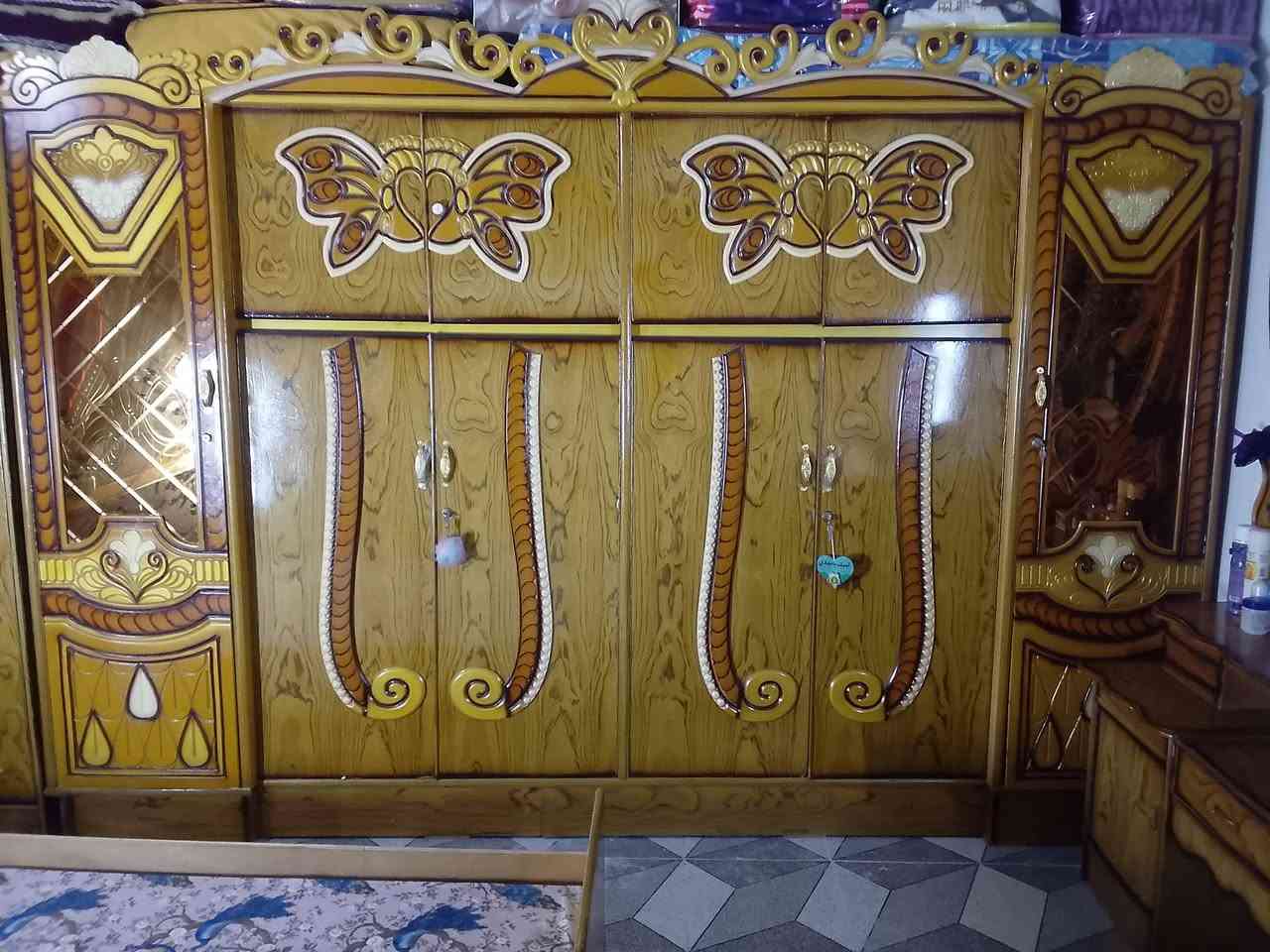 غرفه عراقيه البيع كلش نضيفه وجديده معنه الكلمه سعره 650الف العنوان بغداد الحسينيه رقم الهاتف ***********
