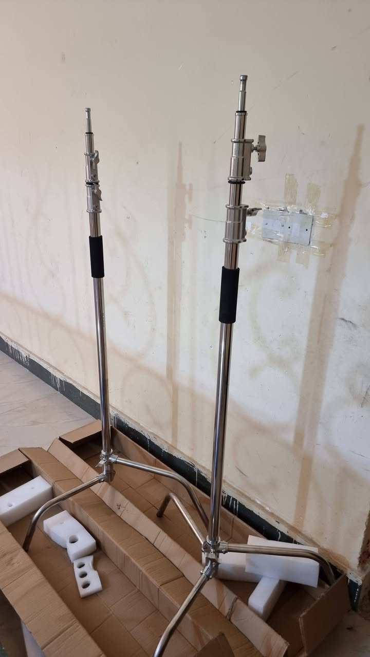 استاند استيل ثقيل هايدروليك ارتفاع 4 متر 
جديد السعر الواحد 75 الف متوفر توصيل


**إذا كنت صاحب هذا الإعلان وتريد حذفه لأي سبب، رجاءا أرسل رسالة إلى الدعم الفني**