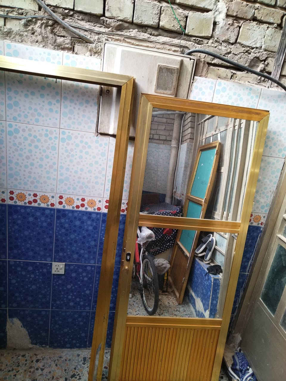 بيبان المنيوم نضيفات كلش للبيع مكان مدينه الصدر
***********
