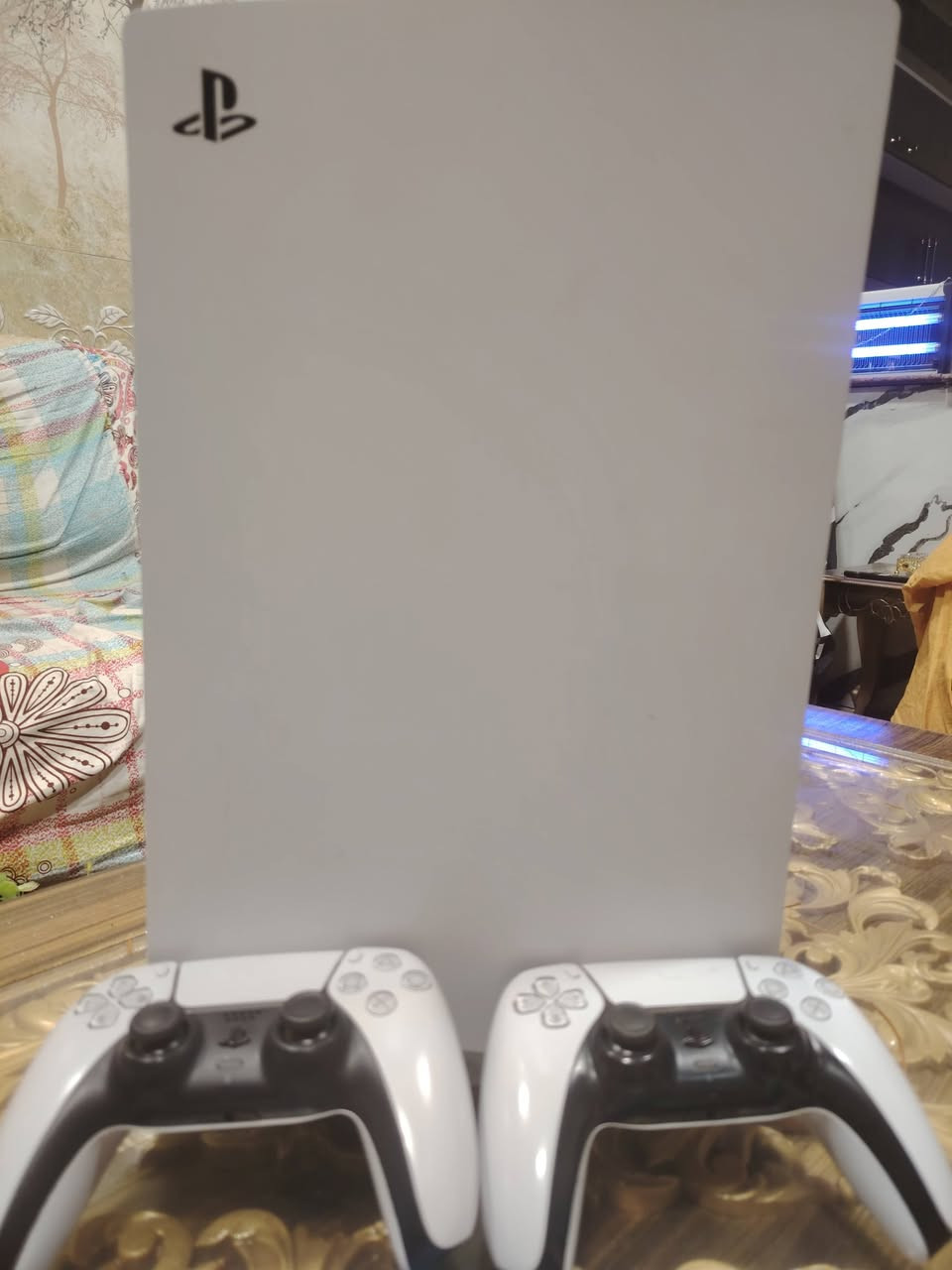 Ps5 fat 500GB للبيع
نضافه 95٪ ما مفتوح ولا مصلح ابد مع غراضه الاصليه بس بدون كارتونه يحتوي على حساب بيه mortal Kombat 11 ultimate مع محتوياتها الكامله و يحتوي على قرصين assassin's Creed unity و crash team rasing مع جوستكين اصليات 
السعر 650 و قابل للتفاوض
العنوان بغداد الغزاليه 
هـ/***********
