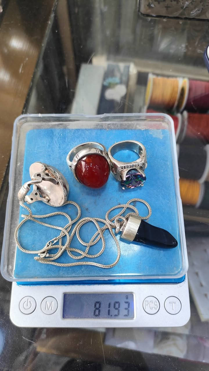 عقيق يماني فص كرزي در نجفي زاركون ملون صياغات ثقيله قلادة تايكر زنجيل الوزن 81 غرام مع الحجر ابيع شلعة ب350 مكاني كوت توصيل متوفر بحجز  ***********
