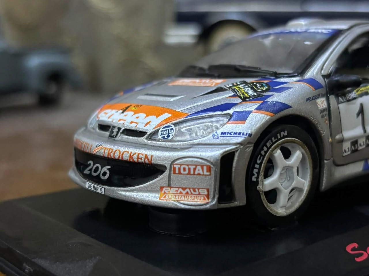 2001 Peugeot 206 Rally
 
.
.
.

أنتجت هذه القطعة بواسطة شركة Saica 

12cm

السعر  21 الف 

تواصل على الرقم ***********
