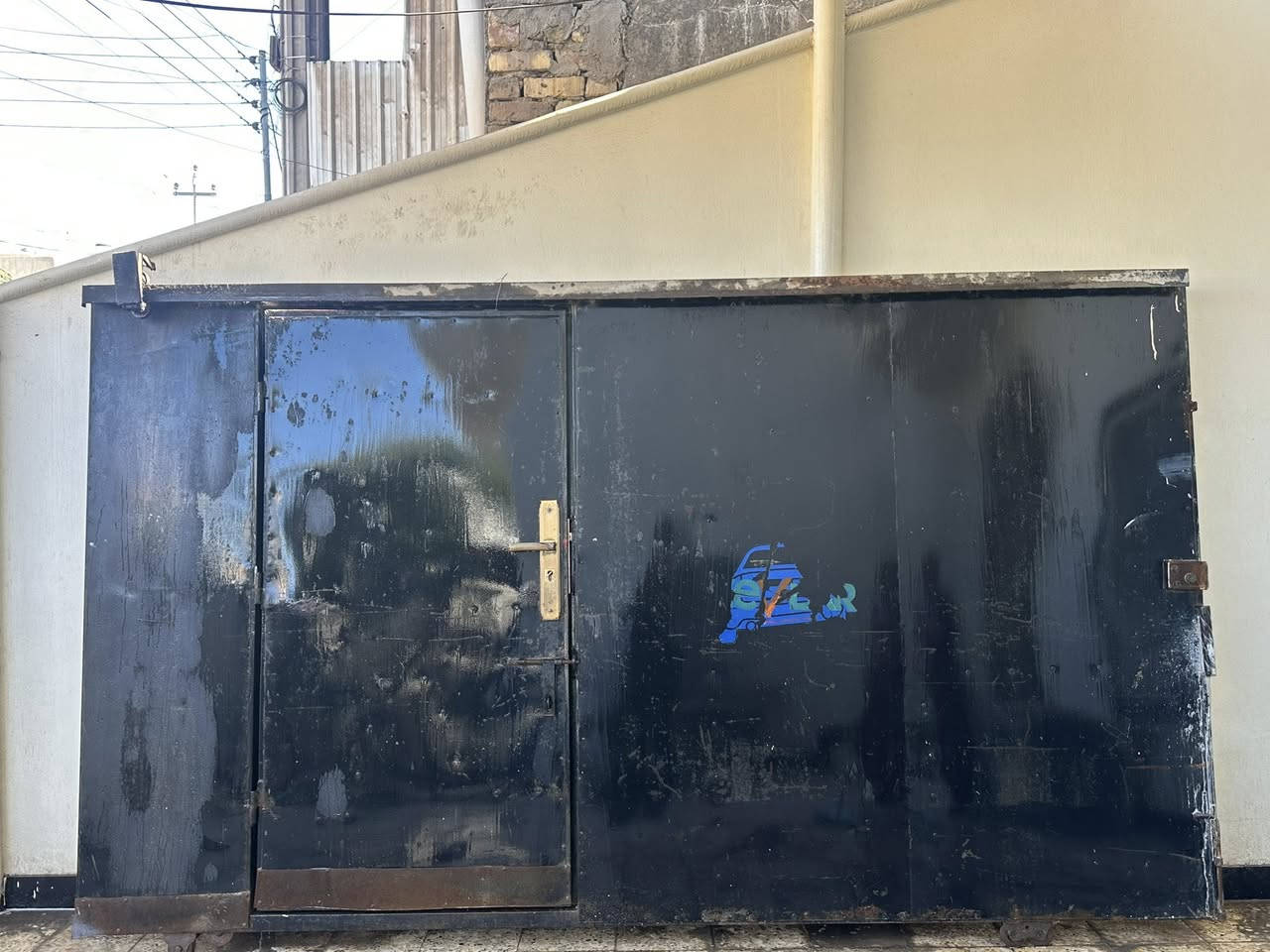 باب سلايت حديد عرضه 3.5 متر الارتفاع 2 متر قيمه باليرضي الله❤️
***********
