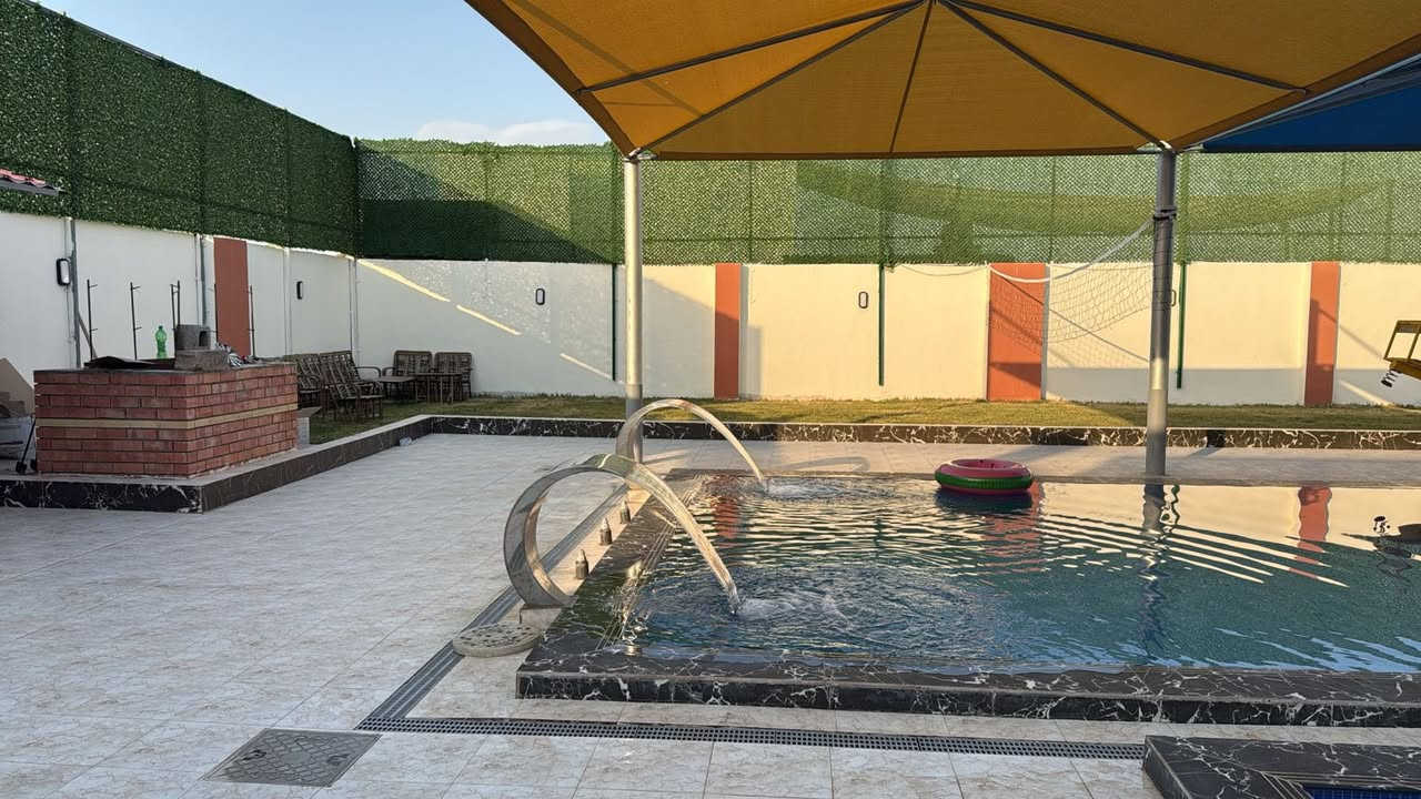 مزرعة ابو طيبة
يتوفر كافة وسائل الراحة😊

🔹مسبح كبير🏊🏻

🔹مسبح صغير🏊🏻‍♀️

🔹غرفة نوم وصالة كبيرة مكيفة🏘️

🔹مطبخ داخلي  و مطبخ خارجي 

🔹شواية سمك و كافة ملحقات

🔹مراجيح🎡⛱️مع العاب للاطفال 

🔹منضدة 🏓 

🔹فيشة 🕴🏻🕴🏻

🔹سماعة دي جي💃🏻

🔹شبكة انترنت 📶

🔹كهرباء 24 ساعة🚨🔌

📍موقع المزرعة صلاح الدين قضاء بلد

للحجز اتصل☎️📞

‏***********

