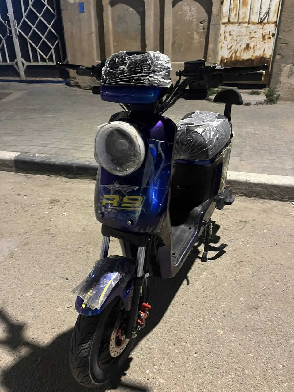 السلام عليكم دراجه r9 موديل 26 جديده حته وصلها موجود ما ماشيه هواي كامله  ما بيها نقص رايدها 475 وبيها مجال مكاني بصره قبله ***********
