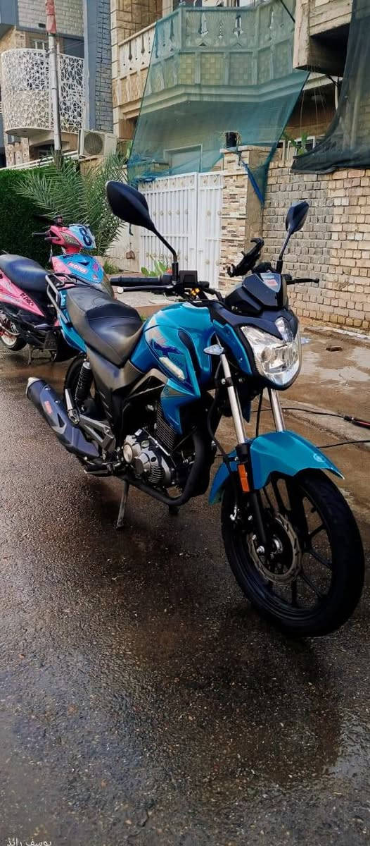 السلام عليكم 
دراجة RK محرك 200 cc ، مرقم كامل موديل 2024 نازلة من الشركة ب2025 ماشية 23 الف ، دراجة مكفولة من كلشي كير مكينة خير من الله وكلش معتني بيها ، الدراجة بيها بس كسر بسيط بالجاملغ الامامي مثل ما واضح بالصور ، السعر 2 مليون و300 بيها مجال للشراي 
مكاني بغداد *********** بغداد, العراق
