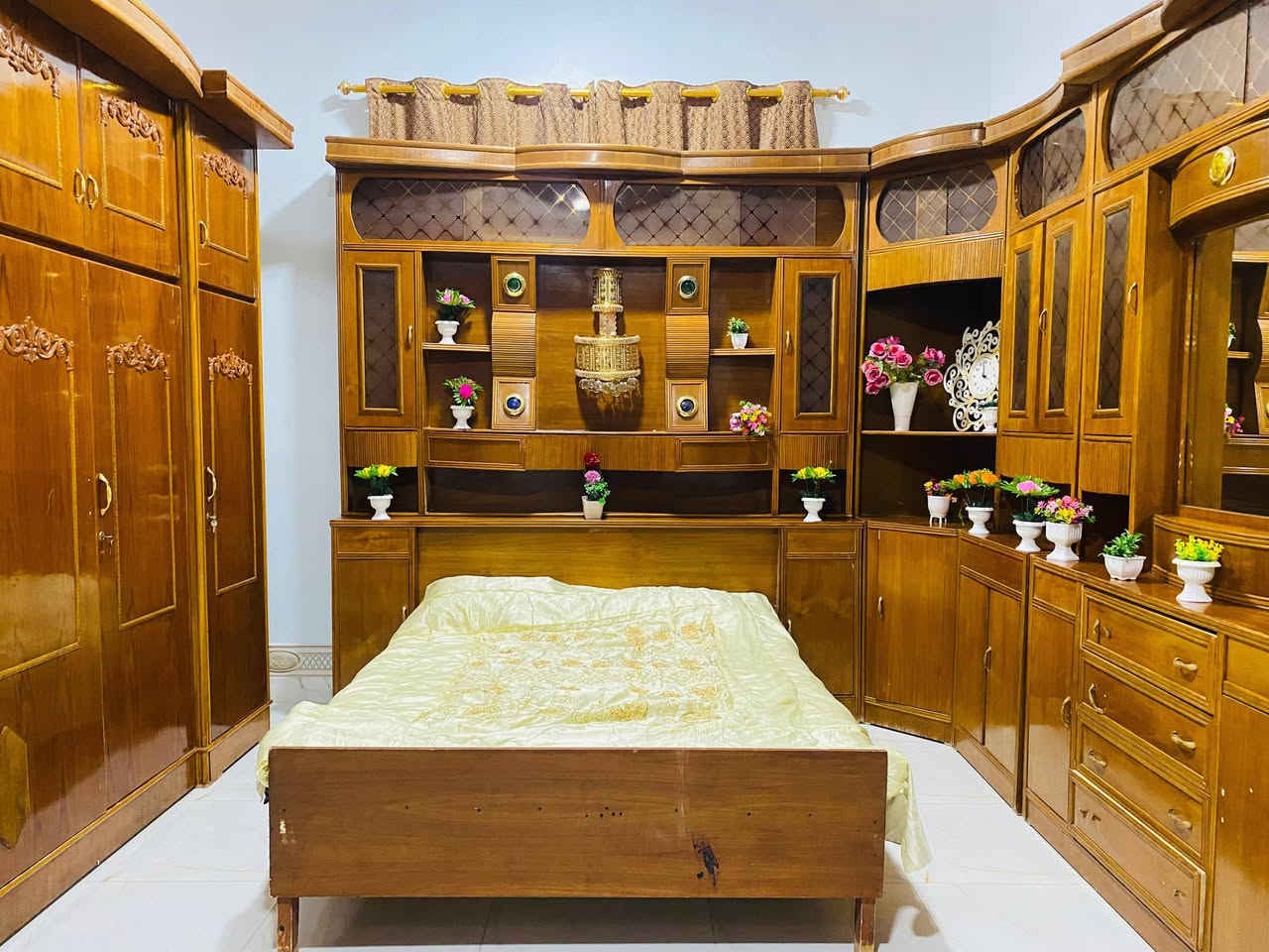 غرفه نوم عراقيه حطاطه صاج درجة اولى نضافه فول اربعينيه استخدام قليل السعر ٩٥٠ وبي مجال العنوان الرمانه البعبيد الاتصال ***********ويوجد خدمه توصيل للبيت شد ونقل
