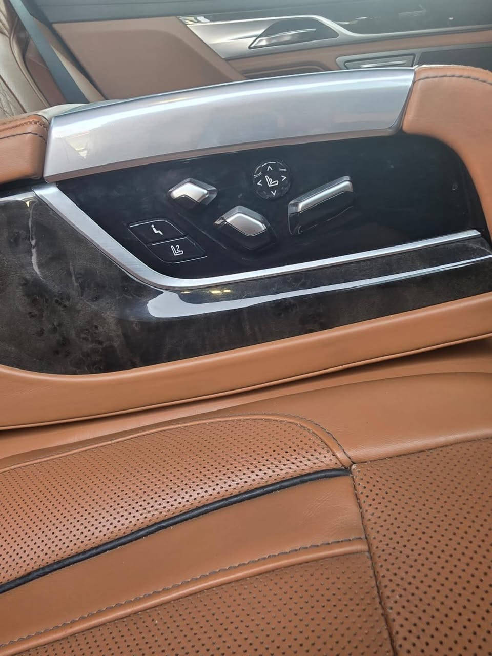 سلام عليكم 740li موديل 2016 mبكج خليجي جاملغ خلفي صبغ وقبق جنطه كلير ماشيه 104كم فول للخير حته اسبير يجي بيه السياره للبيع او مراوس وي f10 موديل 11او12او 13 ماشي قليل ونضيف  استفسار أكثر عل الرقم *********** بي واتساب
