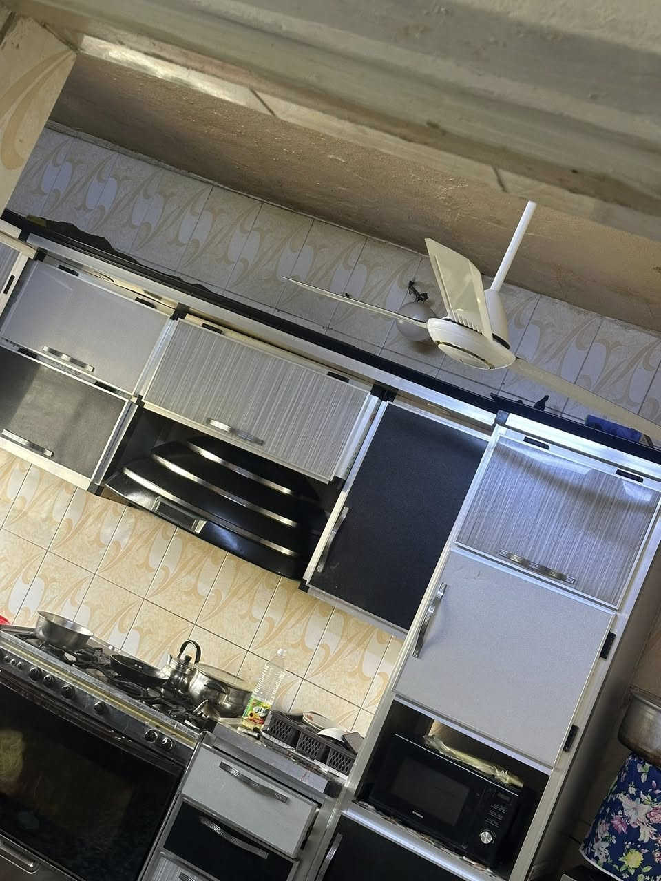 200 م
طابق ونصف 4 غرف نوم
گراج الاسدي فرع افران النصر 
للاستفسار *********** واتس اب
