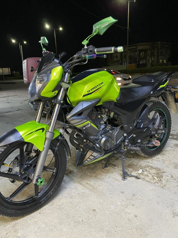 السلام عليكم 

دراجه كيو جي QJ  ايطالي محرك 150cc LTX

تابعه لشركة بنلي موديل 2022 

ماشيه 25الف بعدها زيرو 

بقيه الموصفات معروفه 

رقم انبار  و سنويه ل2028

اتحول ب اسمك و اتشد لوحات كبل 

اي نقص مابيها اتشغل وتطلع  
السعر خاص او اتصل عليه وتدلل 
*********** بي واتساب و اتصال
