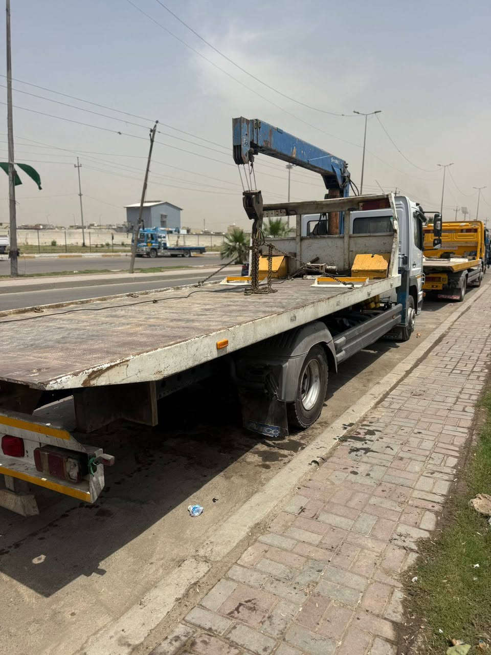 السلام عليكم للبيع سياره اتيكو موديل 5سطحه دمعه بدي نزال كرين 5طن سلايتين واير مكفول السياره 8برغي 6سلندر جوبلس خلفي ورك امامي رقم انكليزي ***********
