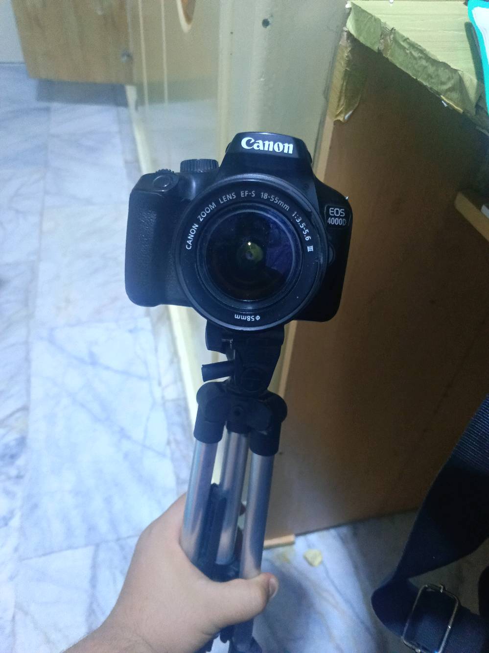 كامرة كانون 4000D
مع عدسهEFS18-55mm
كاميرا مرتبه تفيده أهل المواكب والتجمعات والصور الشخصيه واهل المطابع وكذلك تفيد من جميع النواحي حتى من ناحيه السعر...
ملحقات الكاميرا 
شاحن البطاريه 
وكذلك معاها بطاريه 
وكابل البطاريه ومعاها ستاند هديه 
ارتفاع الاستاند متر او مترين تقريبا 
وكذلك مع حبل الكاميرا الذي تستند عليه في التصوير

المكان ناصريه مركز
السعر 250 وبه مجال 

هذا الرقم الي يشتري 
***********