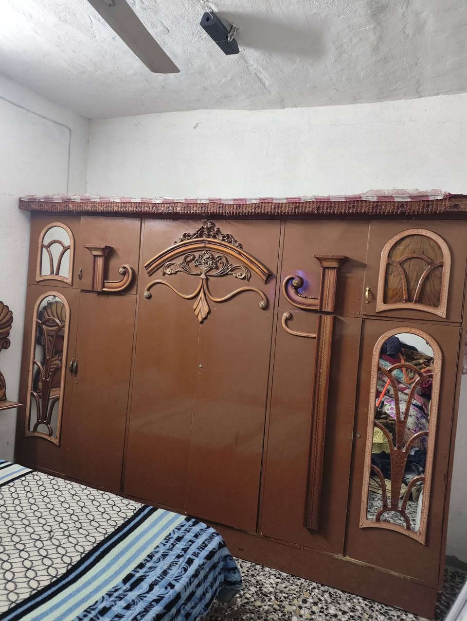 غرفه 3 قطع الكنتور مصبوغ بويه يرادلهه ترتيب عنوان بغداد مدينه الصدر 250 الف
***********
