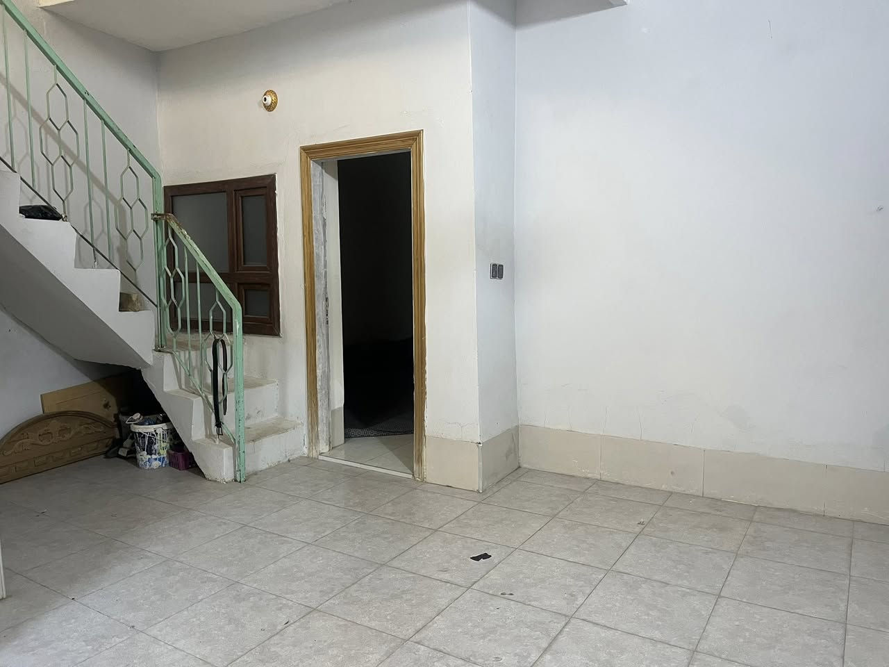 للبيع مشتمل حجة اخو الجديد 

المساحة ٥٢ متر 

الموقع - قرب شارع بنت الحسن - مجاور سوق المسقف

السعر ٣٨ مليون 

المشتمل ترميم جديد 

١- غرفه نوم 
صاله 
استقبال 
صحيات 
السقف ديكور وشيلمان 
سيراميك جداري وارضي 

*********** - ***********
 -
