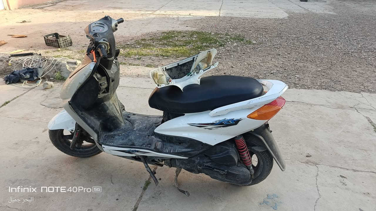 سلام عليكم دراجة سكنس نثية دراجة خير من الله لا تبخير ولا تنقيص الدراجة سرعة ١٤٠ سعر  ٤٥٠٠ بيها مجال أو المراوس بريز أو ثعلب
***********
