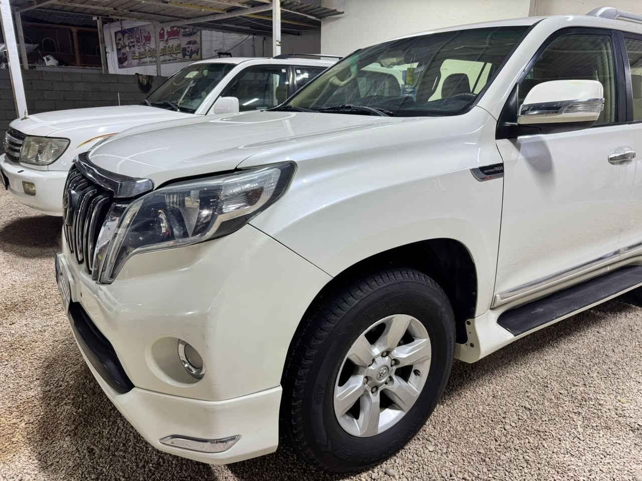 السلام عليكم ورحمة الله للبيع تيوتا برادر 2014 خليجي محرك 6 سلندر بلادي بيها صبغ جاملغ وباب وتكمه جهة السايق تخم تاير كشنات كهرباء TXL رقم بغداد تحويل مباشر سعرها250 وبيها مجال للشراي 
***********
