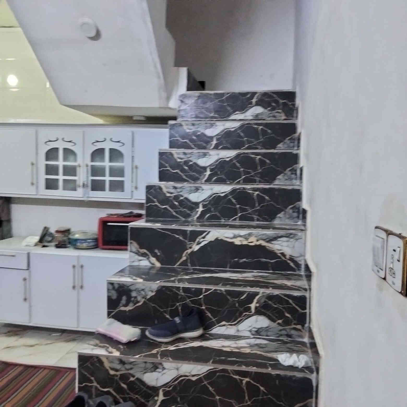 للبيع مشتمل مساحة 50 متر الوجه 5متر والنزال 10 متر بناء حديث الطابق الاول صاله مطبخ منور صحيات الطابق الثاني يحتوي على غرفتين نوم بناء 2024 
العنوان حي الجهاد منطقه الامن الوطني محله 897 قرب ديوان الاصيل و طريق الحلقه الرابعه 
 للاستفسار الاتصال على الارقام التاليه 
السعر مناسب جدا
*********** واتساب 
***********
