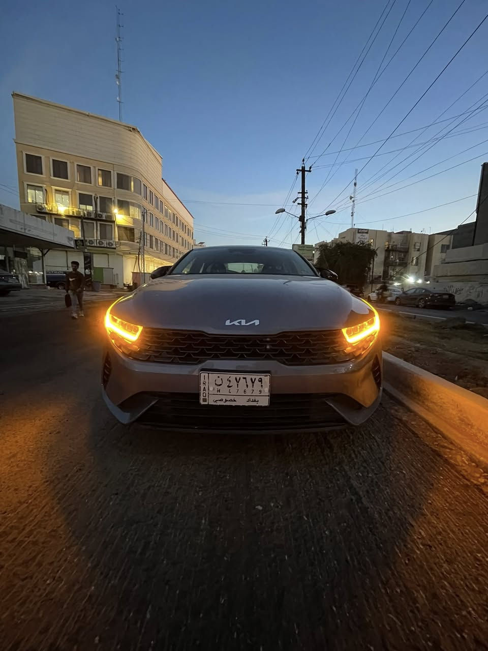 السلام عليكم
للبيع
Kia K5  2022 . 1.6 TURBO

حجم المكينه : 1.6 تيربو ،✈️

ماشيه 70 الف  

مواصفات نص فول 

اللون سلفر 

مواصفات 

بصمه

قياده ذاتيه ؏ الخطوط السريعه

هاند بريك بصمه

تشغيل عن بعد 

مثبت سرعه 

نضام ABS

مانع انزلاق حساس أطارات 

بك لايت ليد

شاشة

كامره دوارة

رادار جانبيه

مراقبة النقطة العمياء

رادار الخطوط البيضاء 

لايتات ‏3 عدسات

نضام قياده أيكو + سبورت +سمارت +نورمال

بلوتوث + aux + usb

فول تحكم ستيرن

كير أوتو + عادي

ستيرن حرف. Led D +  زينون

توقف ذاتي عند الرجوع

صندوك بصمه

‏AUTO HOLD

تصميم خارجي رياضي

نظام الملاحة

مصابيح خلفية LED

مصابيح ضباب LED

لاسلكي Android Auto 

حادث جداً بسيط جاملغ خلفي بارد فقط بدون صبغ
السعر $180 
مكان السيارة بغداد الكرادة
***********
