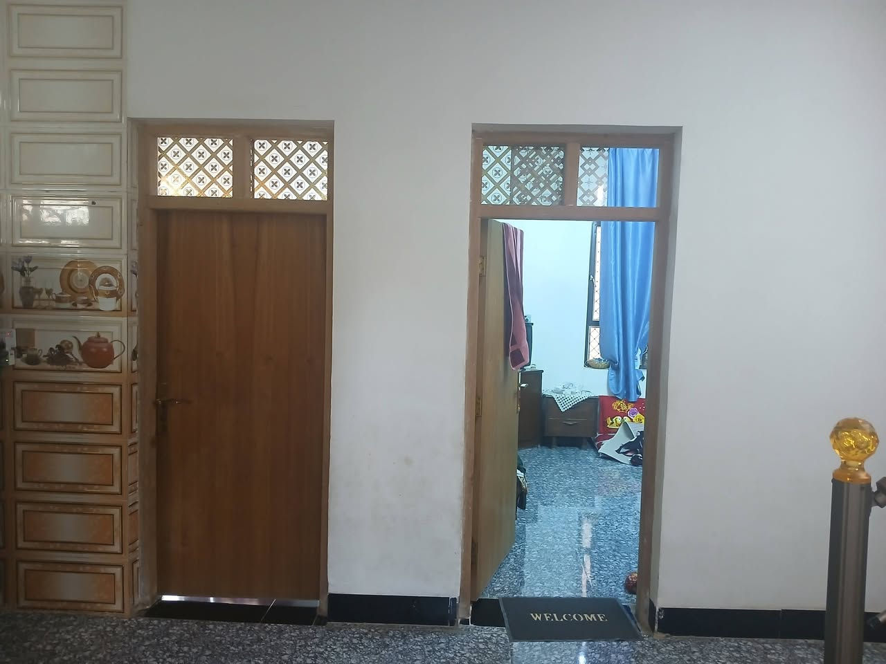 دار للبيع طابق واحد 200متر الرمادي حي الاكراد الجهة الجديدة قرب جامع الصالحين وقريب على كورنيش التأميم وجسر الحوز المؤدي لمركز المدينه شارع تبليط و مجاري شارع مرتب يتكون من غرفتين نوم و ديوانية و هول و صاله ومطبخ زائد كراج و حديقة الاتصال ***********
