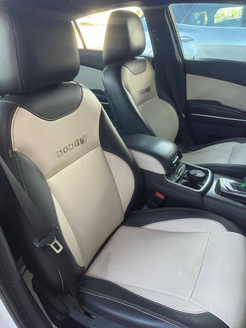 جارجر 2015بغداد بسمي سياره حلوه وجاهزه . حادثها خشم البنيد فقط حتى بدون فتح ودعاميه اماميه صبغ . تو ويل مكينه وكير كارتون مشط جديد توني شاده . مكان السياره بابل رقم الهاتف *********** . *********** السعر خاص بسبب النفوس الضعيفه والتعليقات النشاز مع احترامي لكل محترم
