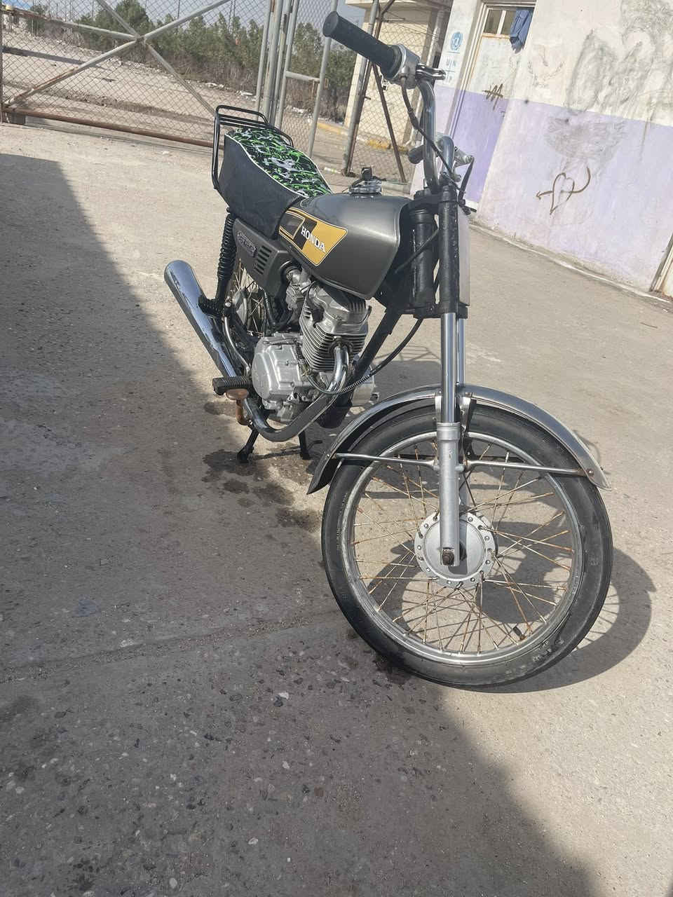 ‏سلام عليكم دراجة للبيع دراجة نظيفة سعر 300 مكان بصره5ميل ***********
