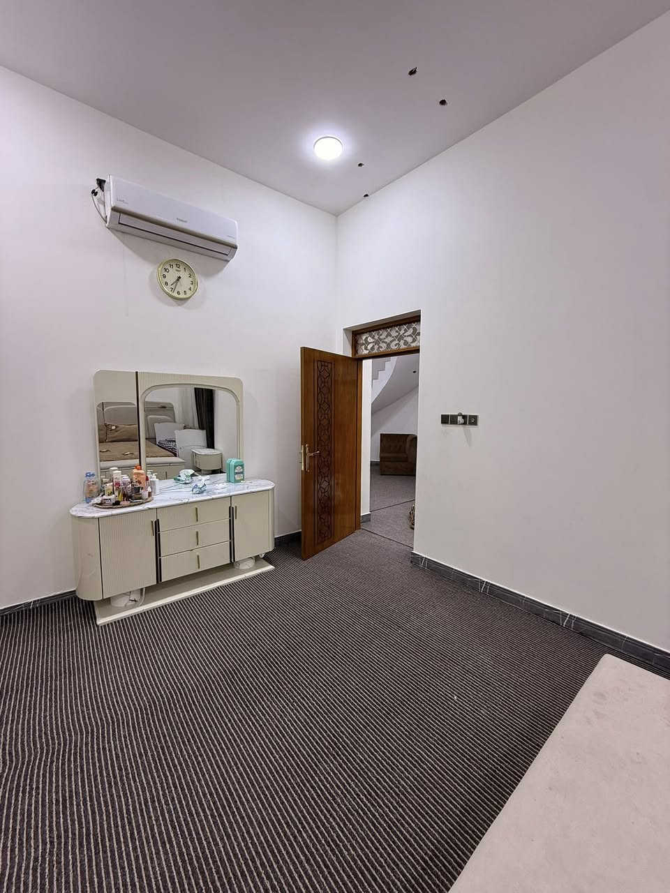 دار للبيع المساحه ٢٠٠ م
بناء جديد 
رقم بلدية
دور الشرطة ال (74)
قرب الجملونات الزرگ
***********
