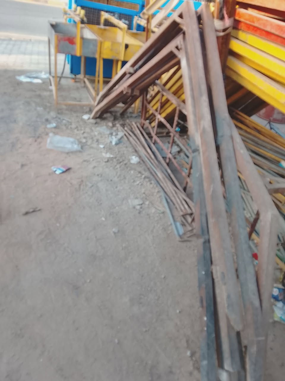 البيع چادر اربع حنايه بدون قماش عوزه ترتيب سعره 250 وبيه مجال مكان نجف رقم الهاتف ***********
