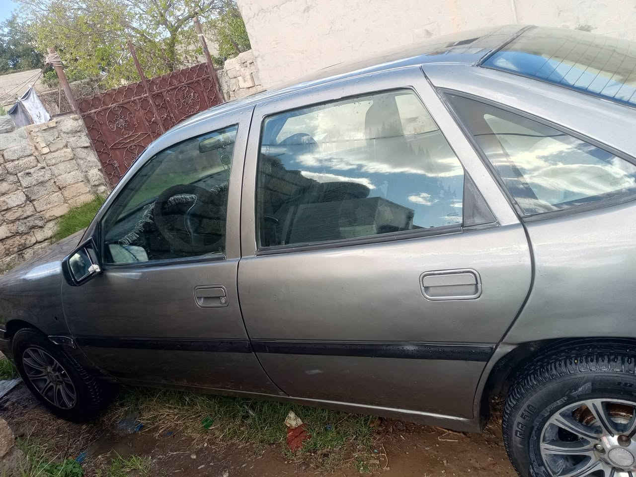 السلام عليكم اوبل فكترا للبيع موديل 1993 هزه جديده مشروع وطني تحويل ثاني يوم محرك 16 السعر33
مكاني تكريت ***********اتصل ودلل
