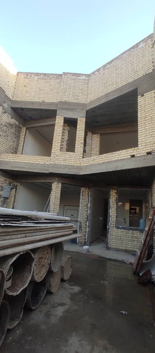 سلام عليكم توفر عندي بيت زراعي سند 25 سند وكاله موجودات على طابو الخلاني مساحه البيت 188متر جبها 7ونص نزال 25 بناء حديث 2026 البيت بي5غرف البيت كامل عوزه شي بسيط بيبان وشبابيك وكاشي شغل البيت بواري خلاطات شغل تركي درجه اولى منطقه كامله كل الخدمات مي مجاري كهرباء ماعده تبليط قريب جدا موجوده ارصفه موقع البيت البلديات الضباط خلف الصحفيين اقرب نقطه داله مدرسه زين القوس منطقه حي الامير الاستفسار اكثر ***********رد واتساب ماسنجر اخوكم حسن للعقارات
