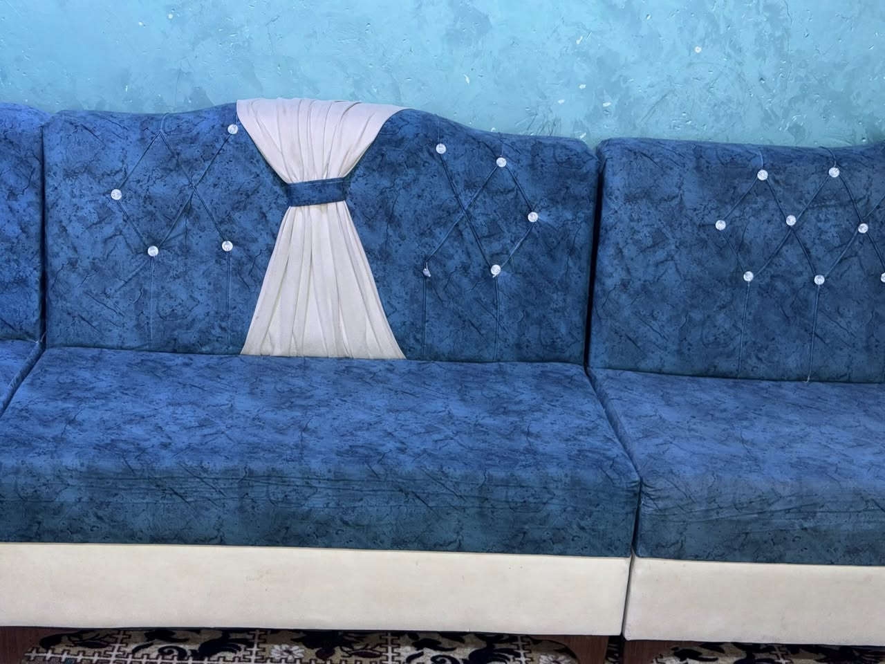 ب٢٠٠الف وبيه مجال بسيط نظيف وأي خلل مابيه 
طول التخم سته متر.   العنوان الإسكان. الصناعي نزله دور سيد حمزه


**إذا كنت صاحب هذا الإعلان وتريد حذفه لأي سبب، رجاءا أرسل رسالة إلى الدعم الفني**