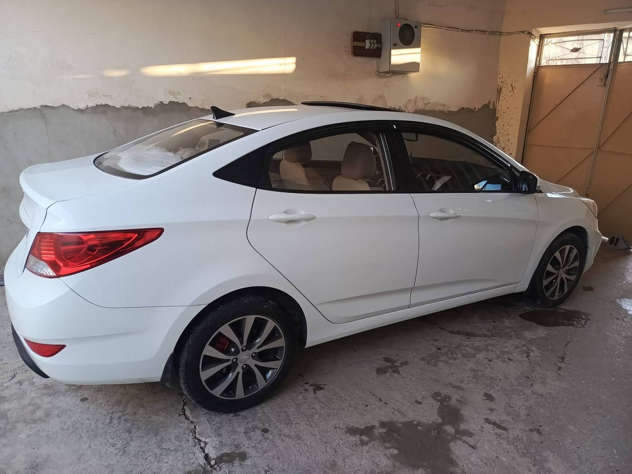 اكسنت مضلع 2014 
محرك دوش شرط
وكير اي تي المرغوب شرط
سيارة فول اسلايت مري كهرب 
سنوية لسنة 2029
الهزة 2026 شهر ال 6 
طخم حدادية كلو شرط سيارة وضع شركة 
ضررها مرفوق السونار شبر بل جاملغ الجدام شبر 
والجاملغ الورة شبر تعديل بارد شرط لا صبغ ولا معجون
السيارة بسمي  
السعر 126$
رقم الهاتف (***********)
