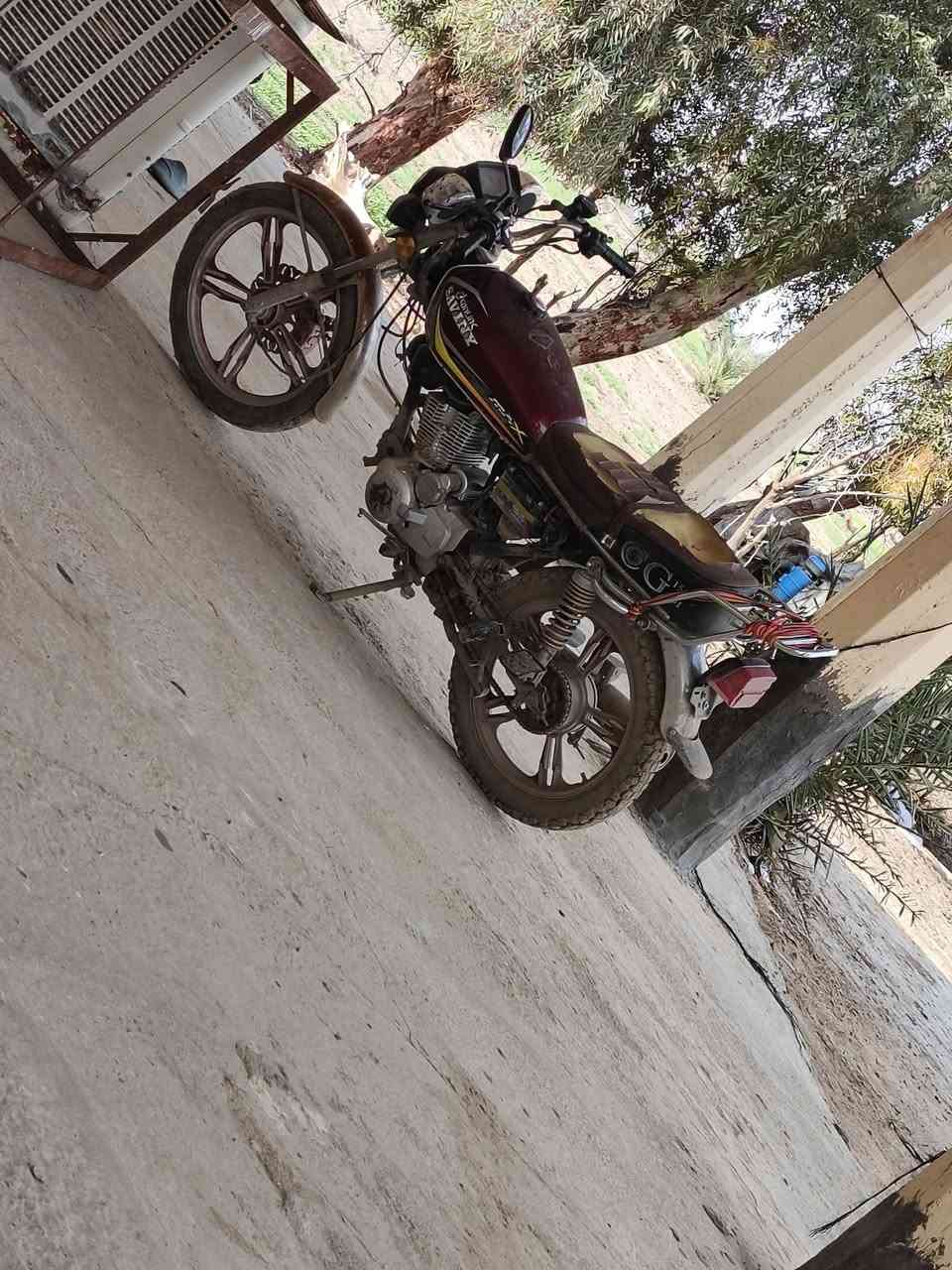 دراجه للبيع مقفوله اوراق اصولي 2022 موديلها السعر ب 450 وبي مجال   ***********
