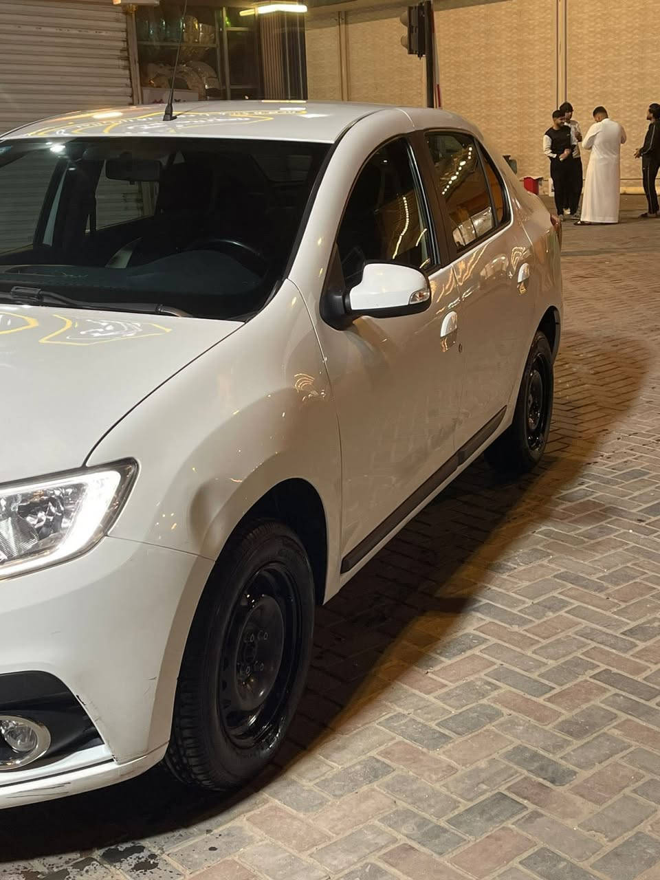 🚗 للبيع رينو سيمبل 2023
✔️ حرة تحويل
✔️ ماشية 49 ألف فقط
✔️ مكفولة من الصبغ بالكامل
✔️ بحالة جديدة جداً

المواصفات:
▪️ محرك 1600 اقتصادي
▪️ جير أوتوماتيك
▪️ أربع جامات كهرباء
▪️ مرايا كهرباء
▪️ شاشة أصلية
▪️ كاميرا خلفية
▪️ حساسات
▪️ سيارة فول مواصفات

السيارة نظيفة جداً ولا تحتاج أي مصروف، مناسبة للدوام والاستخدام اليومي.

💰 السعر: 11,200 دولار قابل للتفاوض 

📞 للاستفسار والتواصل خاص أو اتصال. ***********
