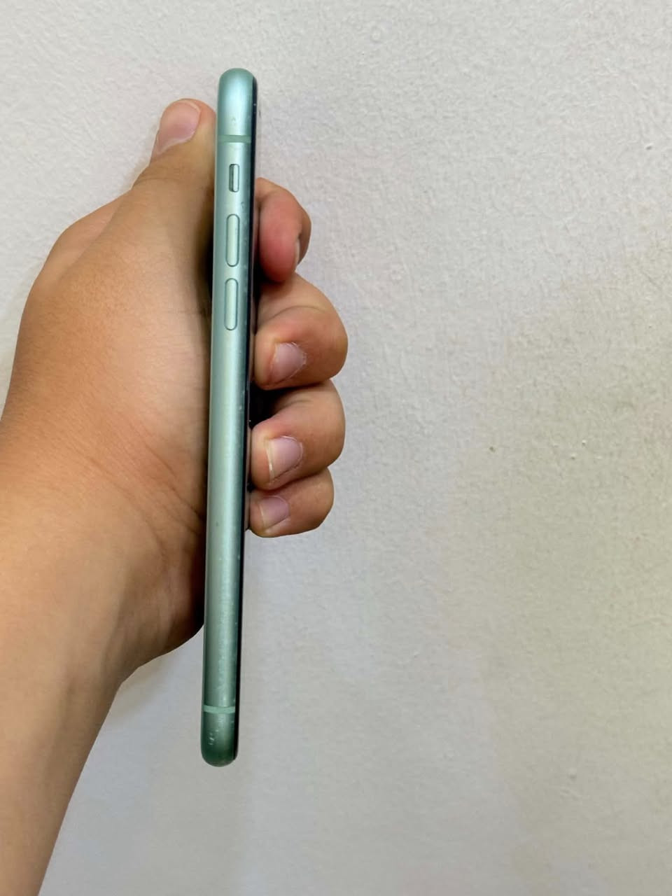 ‏iPhone 11 عادي الشريحة تك والذاكرة 64 وبطارية الجهاز 78 وما مفتوح الجهاز السعرخاص  على الرقم ‎***********
