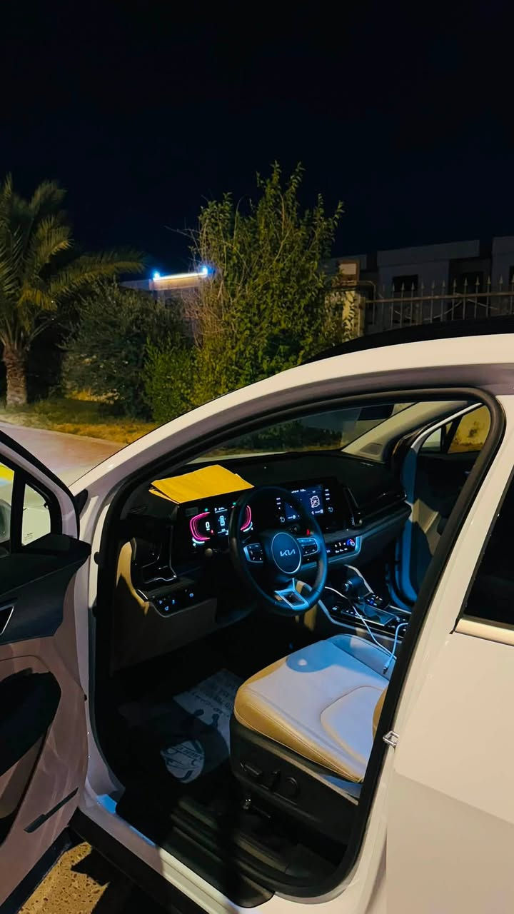 السلام عليكم
 Kia Sportage.  2025 للبيع 
من رخصه الادمن 
السياره اخت الزيرو ماشيه 1600 الف وستميه 
فول مواصفات 1/1 
بنوراما 
تحكمات استيرن 
مري شفط 
تشغيل عن بعد 
ترحيب ابواب 
كشنات جلد ابلادي 
كشنين كهربائي 
كامرات اماميه خلفيه 
حساسات اماميه جانبيه خلفيه 
اربعه انظمه قياده 
ويل 20 
بصمه تشغيل 
جنطه كهربائيه 
الكشن الخلفي كهربائي 
كتلوكات الشركه + ارضيات الشركه موجوده 
السياره مكفوله كفاله عامه من الشخط والضربه والصبغ شرط الفحص والسونار 
رقم اربيل شرط التحويل 
لل استفسار *********** 
السعر 239 وبيها مجال قليل للشراي
