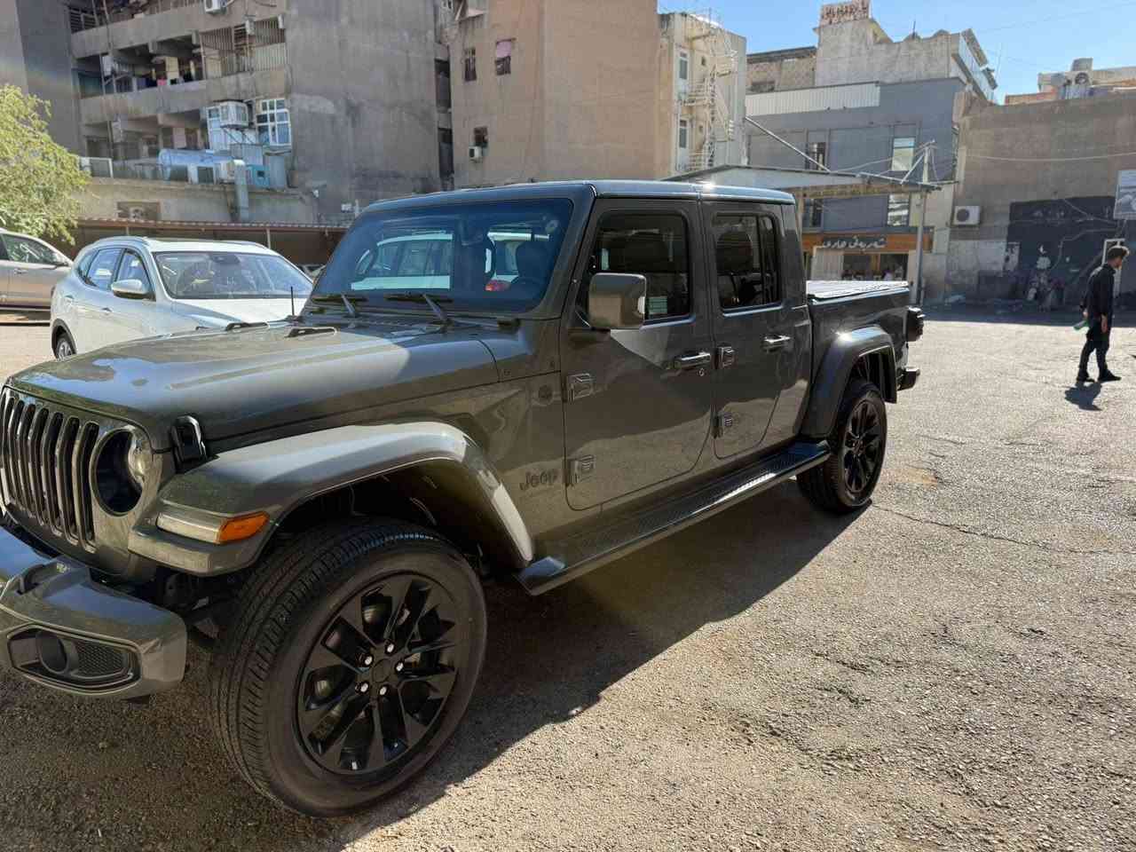 Jeep gladiator overland 4×4
مۆدێل : 2023  
ماوەی ڕۆشتن : 30.000mil
بزوێنەر   3.6l(6 پستۆن ) 
مواسەفات   
جلدى بیلادی رەش
کوشن هیتەر 
برێک بەسمە
رادار بێشەوە  
لایتی Led زنون  

هەتامواسەفات بنوسم تەواو نابێ 
ڕەسمی سۆنەریم داناوە 
ڕەقەم وسەنەوی تا ٢٠٣١ تازەیە تەحویل غرامە بەشەرت 
    رەقەم شانسی::    1c6htfg1pl507544 
هەموو گیانی بەشەرت 
 نرخى 285 مەجال 
تەنها فرؤشتنه
شوێن سلێمانی
 *********** السليمانية, العراق
