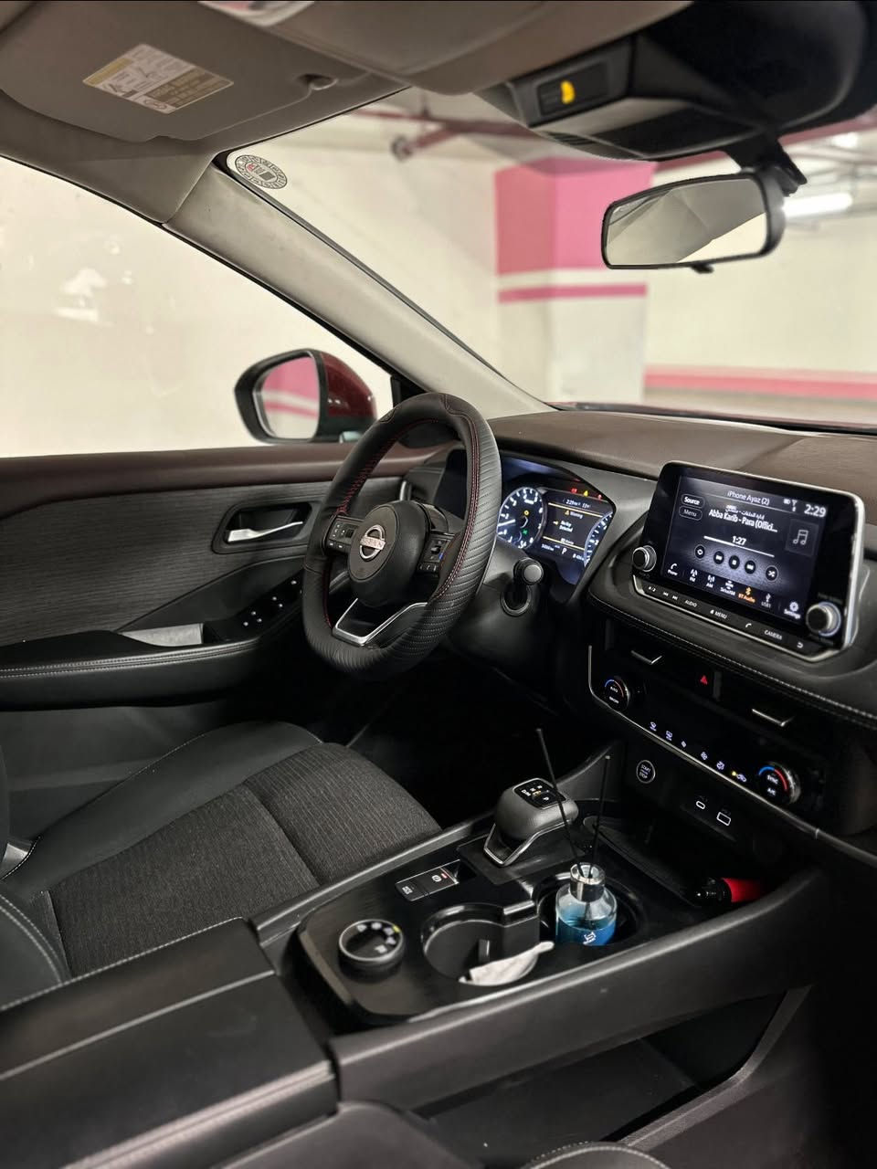 السلام عليكم 
نيسان روج موديل 2023
مواصفات SV AWD 
مواصفاتها //
بصمة / عدد 2
محرك 3 سلندر 1500 تيربو
ماشية 36 الف مايل
تبريد وتدفئة / رادارات 
/ حساسات امامي / حساسات جانبي   
/ كشن كهرباء /                                       مريات تحكم كهربائي / تبريد قطعتين 
/ دفع رباعي AWD / اوتوهولد
/ شاشة لمس كبير / يدعم بلوتوث / وكار بلي نظام ابل / واندرويد / USB / 
نقطة عمياء /
اشارات بالمرايات الجانبيه /
فول تحكم ستيرن / 
كير أوتو + عادي /
نظام قيادة : - سبورت-ايكو - نورمال - اوف رود -نظام عدم خروج عن الخط / 
بريك بصمة / انارة ليد + زينون /
تحديد مسار / مثبت السرعة / 
/ سماعات صوت واضح عالي /
وبعد بيها مواصفات غير 
الحادث حافة البنيد وبارد بيها مكانات
السنوية باسمي رقم دولي جديد 

5N1BT3BB2PC794455
السعر 165$
للتواصل // *********** واتساب

 //***********☎️
