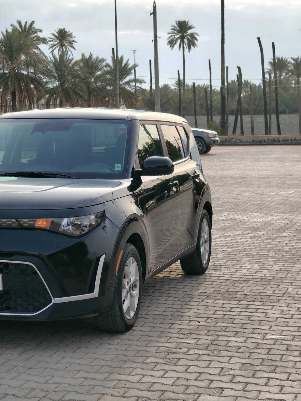 KAI..SOUL..2023
كيا... صول... 2023     
سياره تعتبر كلين بدون صبغ بدون ايرباك بدون تبديل (سونارالسياره مرفق داخل المنشور ورقم شاصي وصور الحادث ) سياره بعده وضع شركه ماشيه 17 الف فقط
🔴مواصفات🔴
لون أسود 
محرك كبير  حجم 2000 دوش 
رادار امامي توقف ذاتي +تحديد مسار 
رادار جانبي توقف ذاتي
 ايقاف تلقائي للمحرك تقليل صرف الوقود
شاشه Car play
شاشه  دجتال
انظمه قياده.(Normal+sport)
 كاميرا  خلفي
كير أوتو + Sport
تحكم أستيرن جهتين 
كروس مثبت سرعه
ويل كروم حجم 17
لايتات فول زنون
السعر 158 وبي مجال بسيط 
...............................................   
رقم  سليمانيه  باسمي شرط تحويل 
رقم دولي جديد سنويه لغايه 2030
كير محرك شرط الفحص   
 مكان السيار... ديالى ..خانقين..
للاستفسار اتصل وتدلل 
***********
