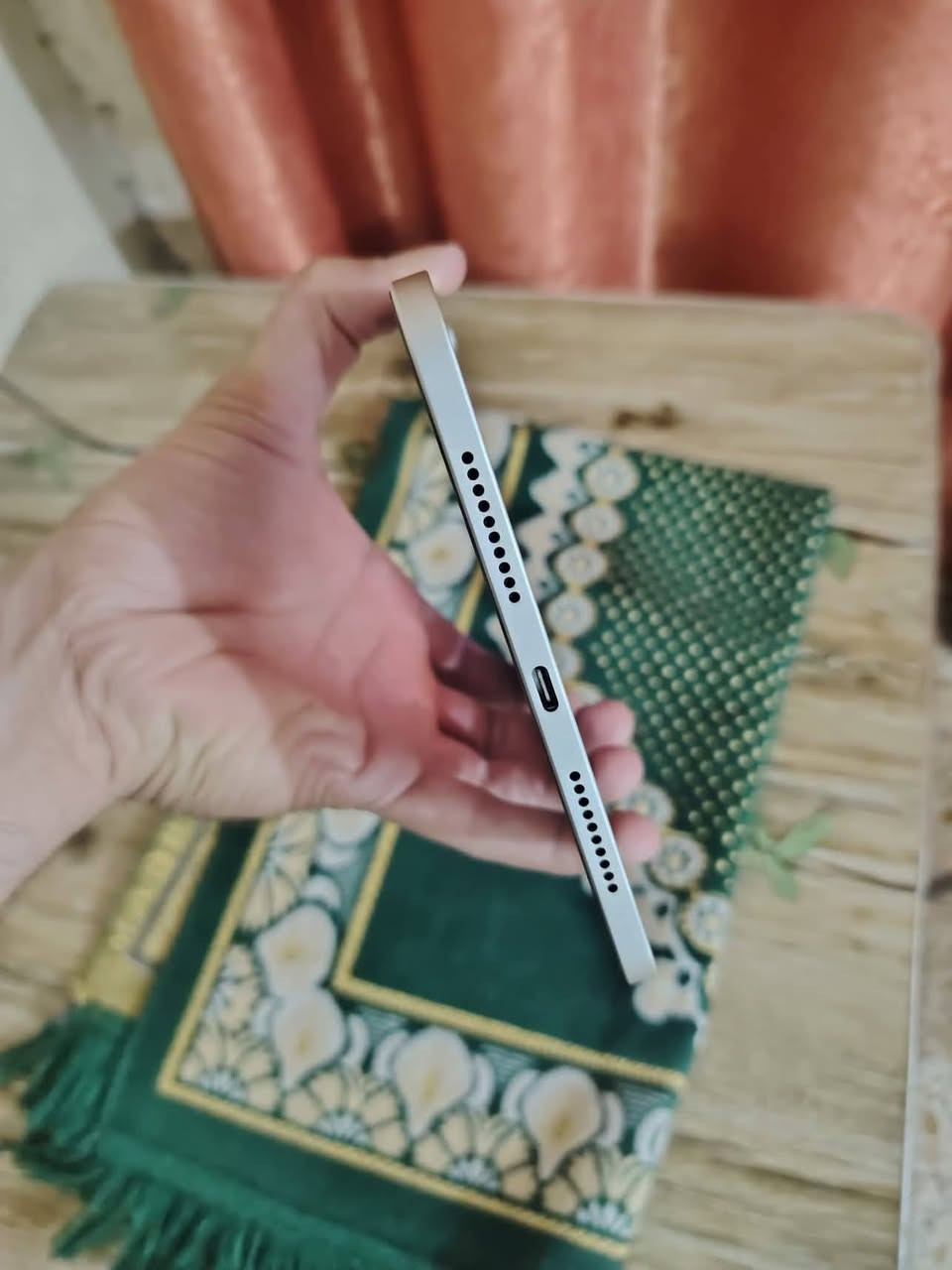 السلام عليكم عندي ايباد ميني 6 للبيع سعر خاص *********** عنوان بغداد المدائن سلمان  ذاكره 64 نظافه فول
