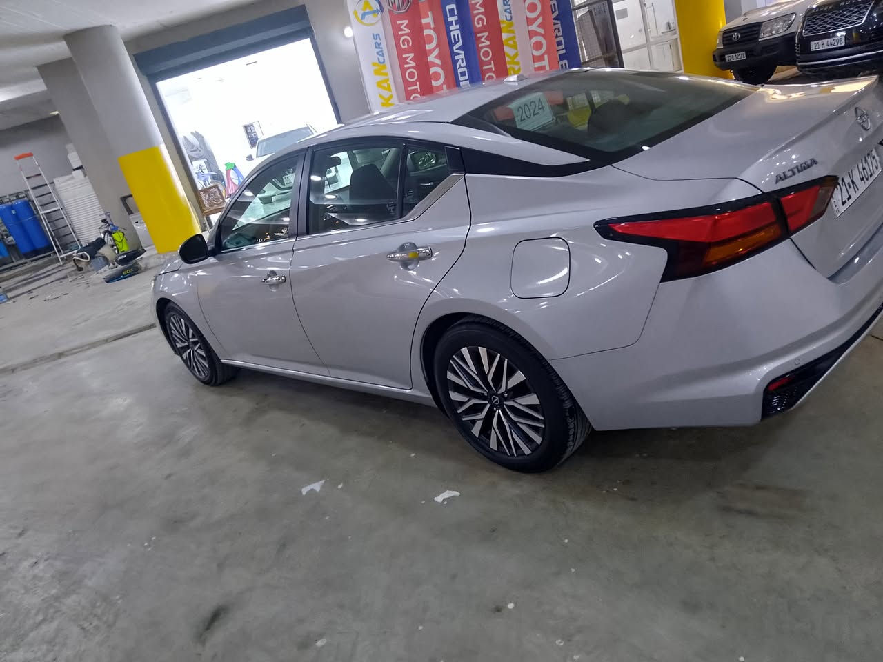 نيسان التيما وارد امريكي 2024مواصفاتsv  ماشيه 39ضرر جاملغ أمامي شبر بدون اي دواخل تبديل بلاد بدون اي صبغ سياره فول رادارات أمامي جانبي خلفي  سياره بأسمي تحويل وكاله رقم سنويه هزه براد كله جديد كير و محرك مكفوله سياره مكفوله من دعاميه لدعاميه 
عنوان ديالى خانقين
السعر 170بي مجال
رقم هاتف ***********
