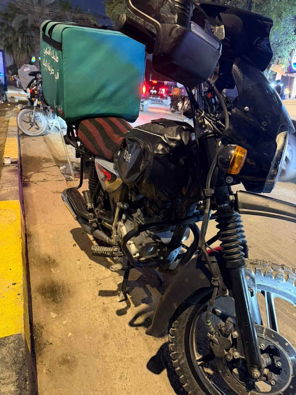 السلام عليكم شباب
بوكسر 23للبيع نضيفه مكفوله مرقمه ب اسمي بغداد تحويل نفس اليوم مكفوله كفاله عامه برغي ما مفتوح بيها ابد
السعر 2400 مليونين و400 وبيها مجال
المكان بغداد مدينه الصدر 

الرقم ***********
