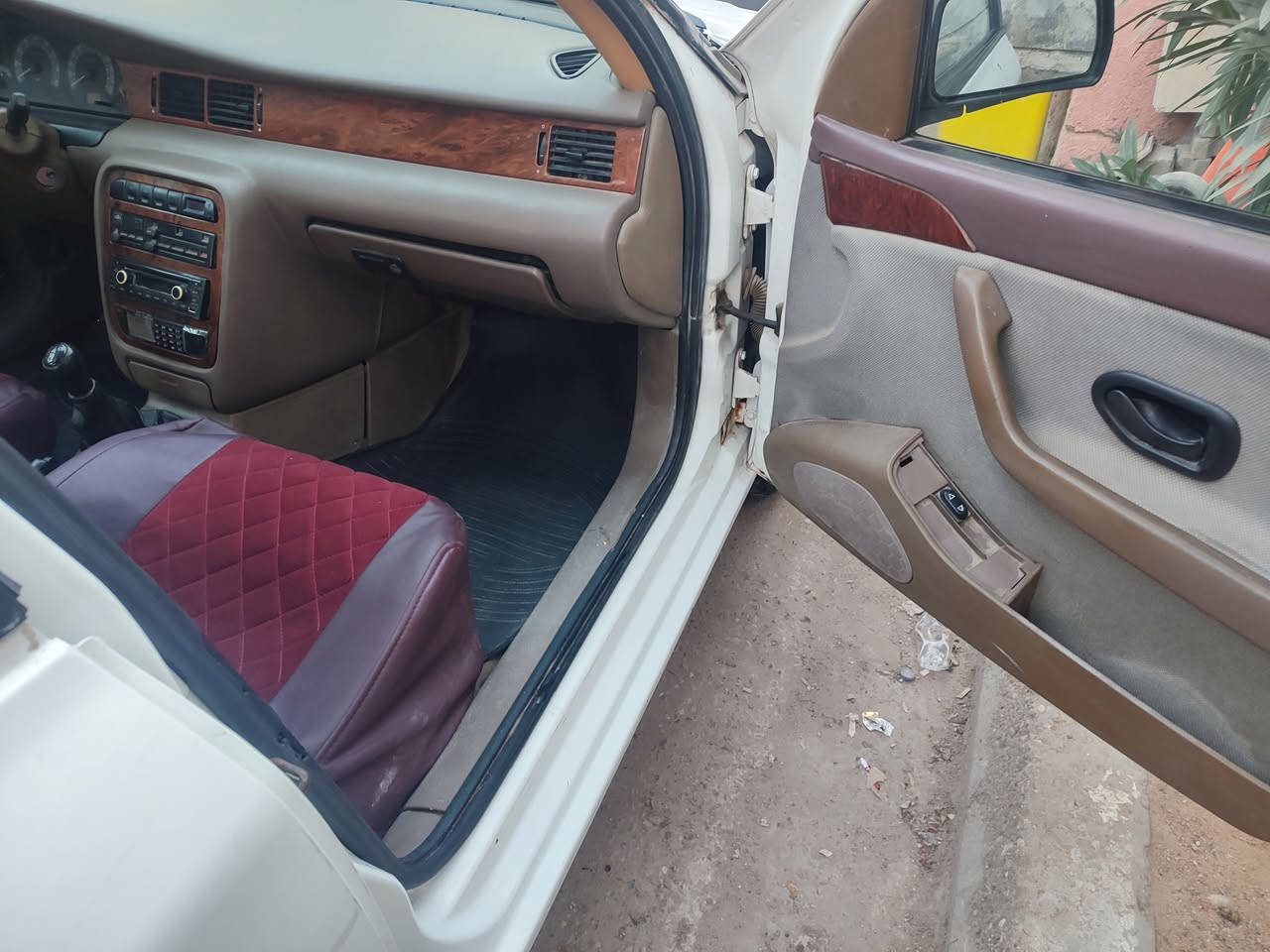 السلام عليكم...سمند للبيع مكينة گير خير من الله تبريد شغال سنويه باسمي مكان السيارة بالبصرة السعر 35 وبيها مجال ***********
