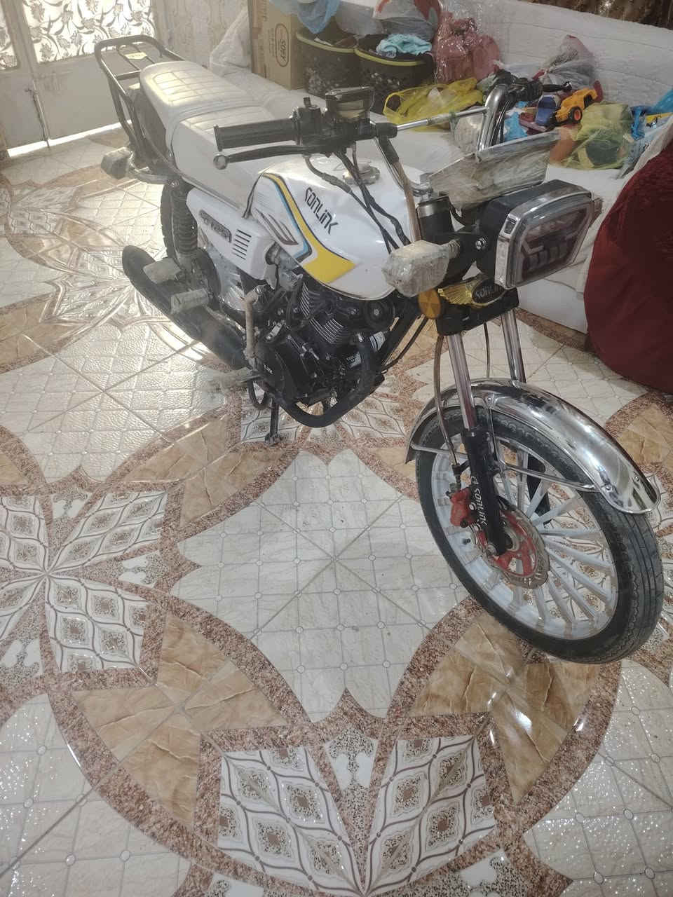 السلام عليكم شباب دراجه سافان البيع موديل 2025دراجه نضيفه محرك مامفتوح المحرك حجم 200ضاغطه وزنجيل المكان عزيزيه السعر 850وبيه مجال وهاذه رقمي ***********
