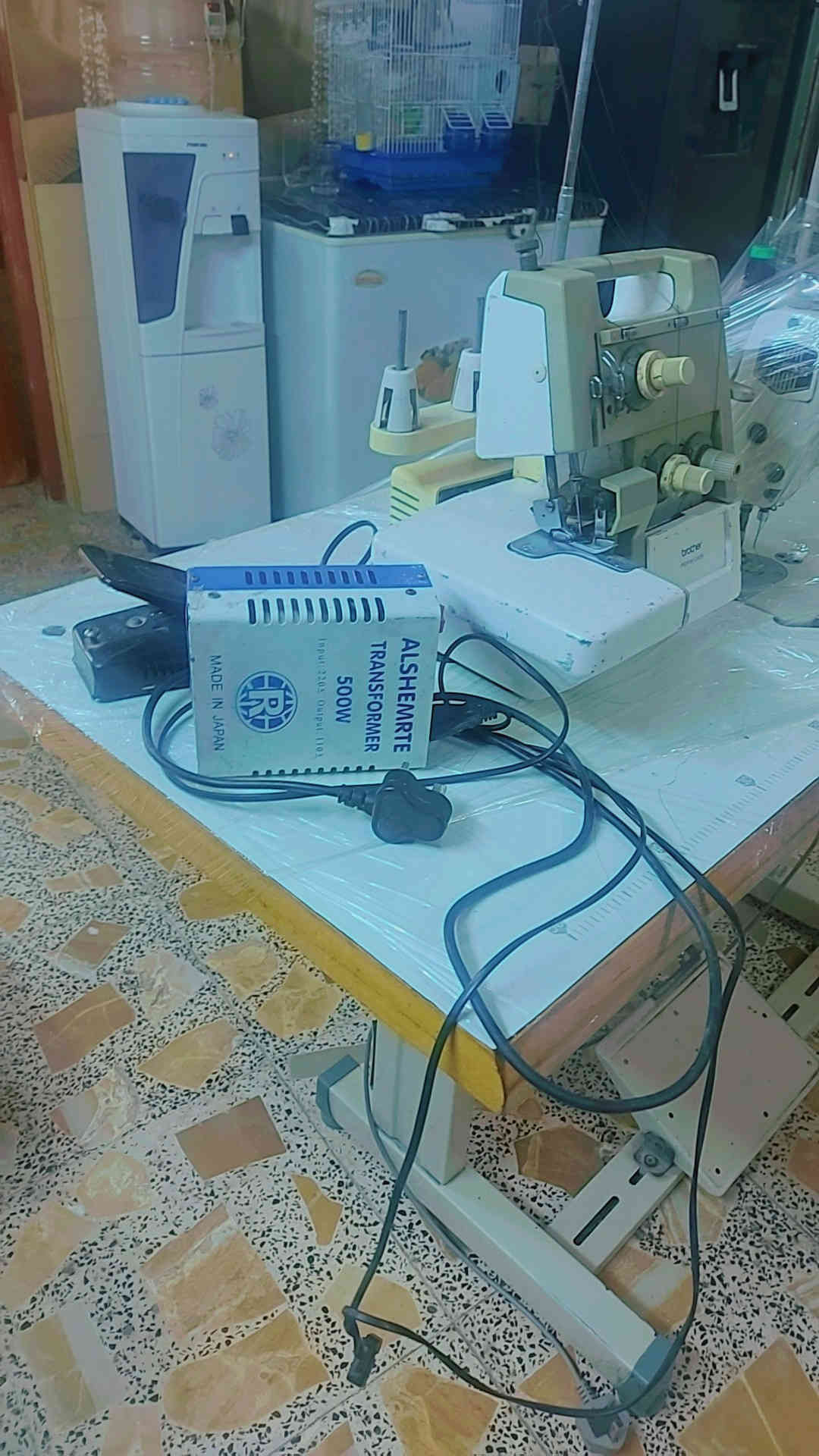 مكينه جمسي الباب الأول نظيفه جدا وماطورها اقتصادي كاتم سعرها ٢٠٠ ألف
و مكينه واوفر منزلي نوع برذر سعرها ١٥٠ مكاني حي اور 
للإستفسار على الرقم ***********
