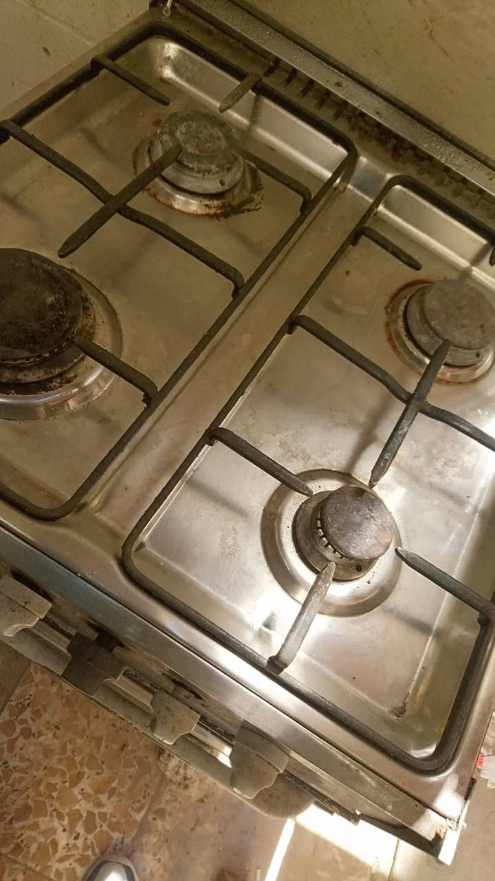 السلام عليكم
ميز مكتبي عدد 2 واحد قياس 120
الثاني 100
غسالة 10 كيلو
طباح 4 عين وفرن
ارجوحة عش العصفور
المكان بغداد
للتواصل خاص او عالرقم
***********
